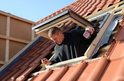 Pose de fenêtres de toit Velux à Faux